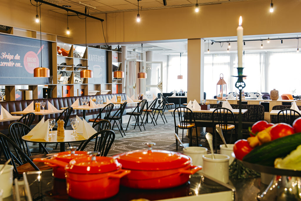 Urheberrecht: Jimmy Eriksson, Kocksgatan 17K, 116 24 Stockholm, +46 703 73 44 29, info@jimmyeriksson.se Scandic Uppsala Nord, restaurant, buffet